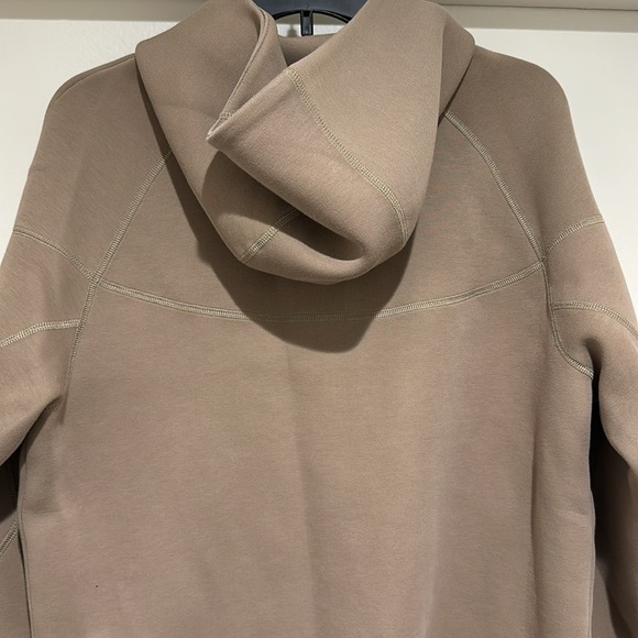 LIKE NEW Men's Full-Zip Windrunner Hoodie - Picture 5 of 6